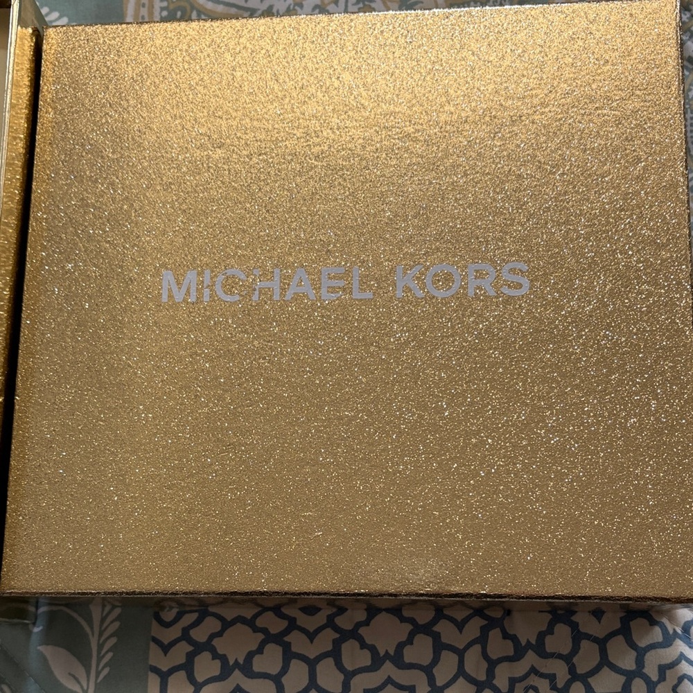 Michael Kors 2 belt set with 2 buckles. BNWT. In gift box.